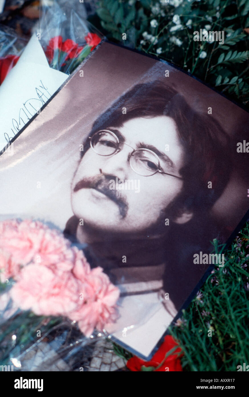 Ein fest von dem, was wäre John Lennon s 50. Geburtstag am 9. Oktober 1990 bei Strawberry Fields im Central Park Stockfoto