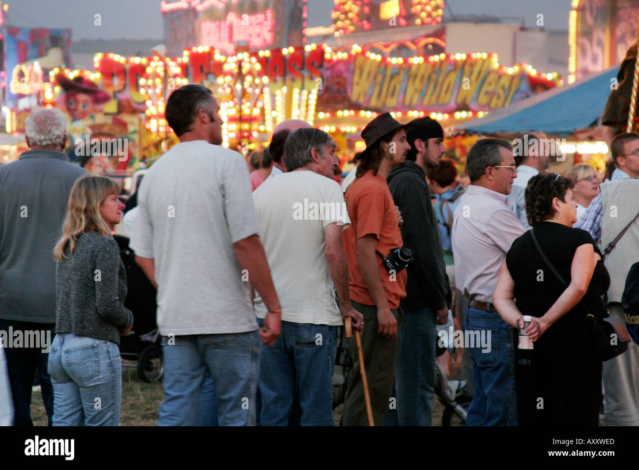 Menge von Zuschauern eine Show im Great Dorset Steam Fair Stockfoto