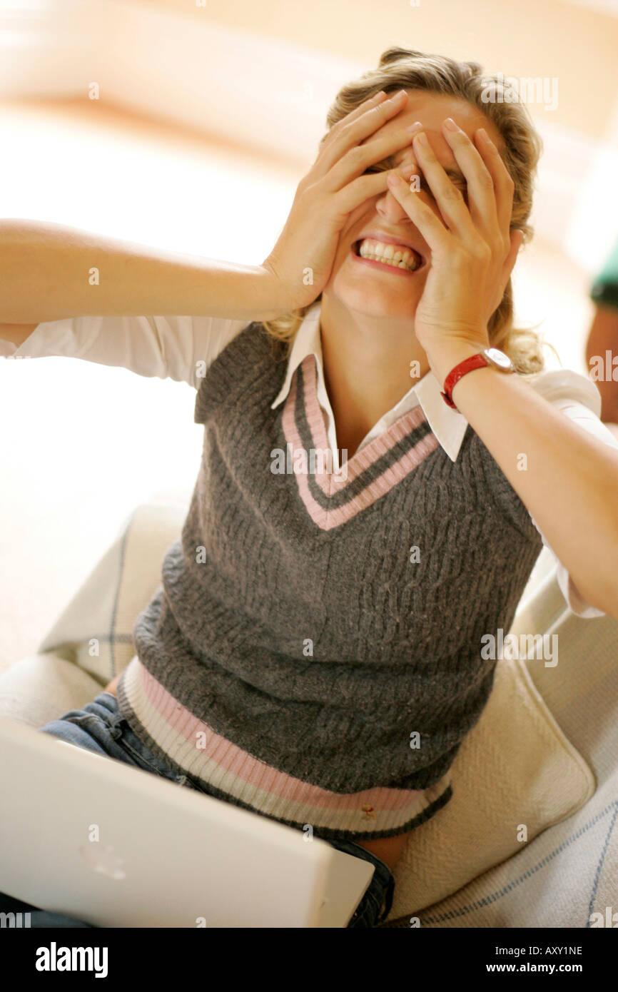 Verärgert Frau mit laptop Stockfoto