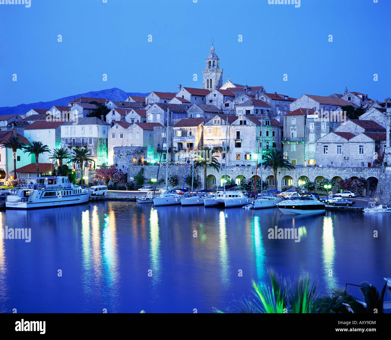 Blick auf Korcula Stadt in der Abenddämmerung, Insel Korcula, Dalmatien, Dalmatien, Kroatien, Europa Stockfoto