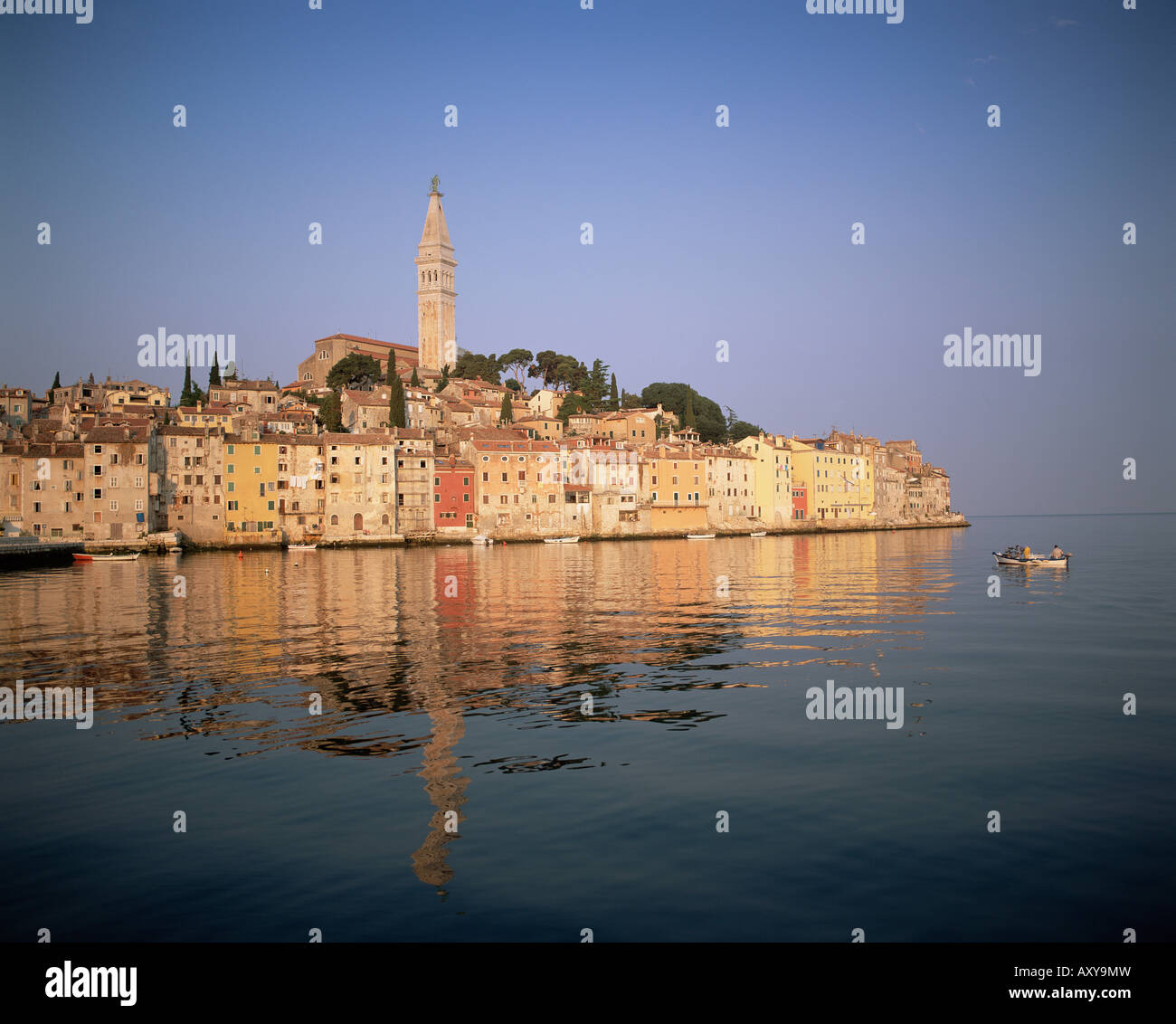Häuser der Altstadt und Kathedrale von St. Euphemia, Rovinj, Istrien, Kroatien, Europa Stockfoto