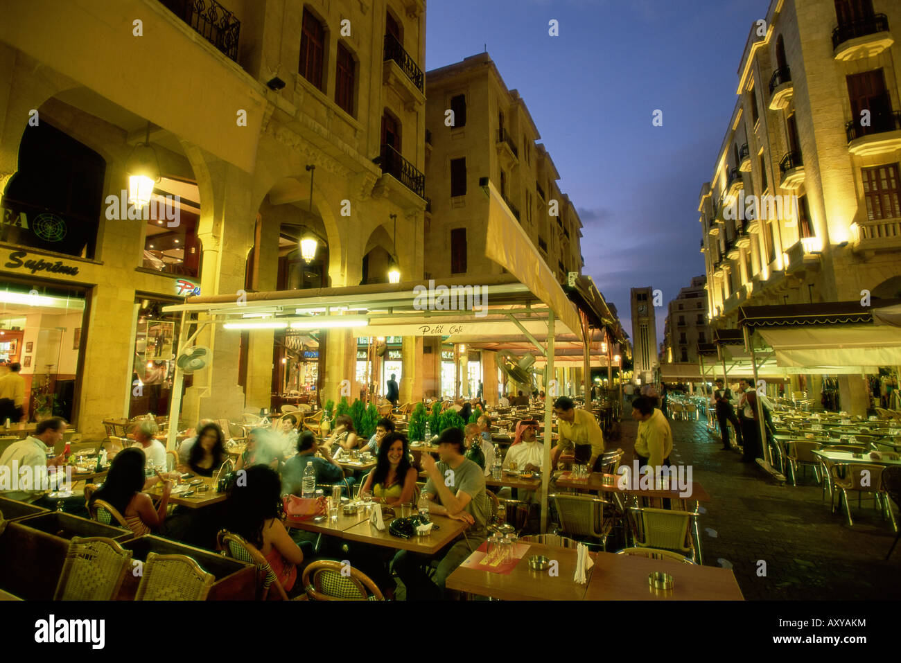 Outdoor-Restaurants in der Innenstadt von Central District (BCD) in der rekonstruierten Stadt, Beirut, Libanon, Naher Osten Stockfoto