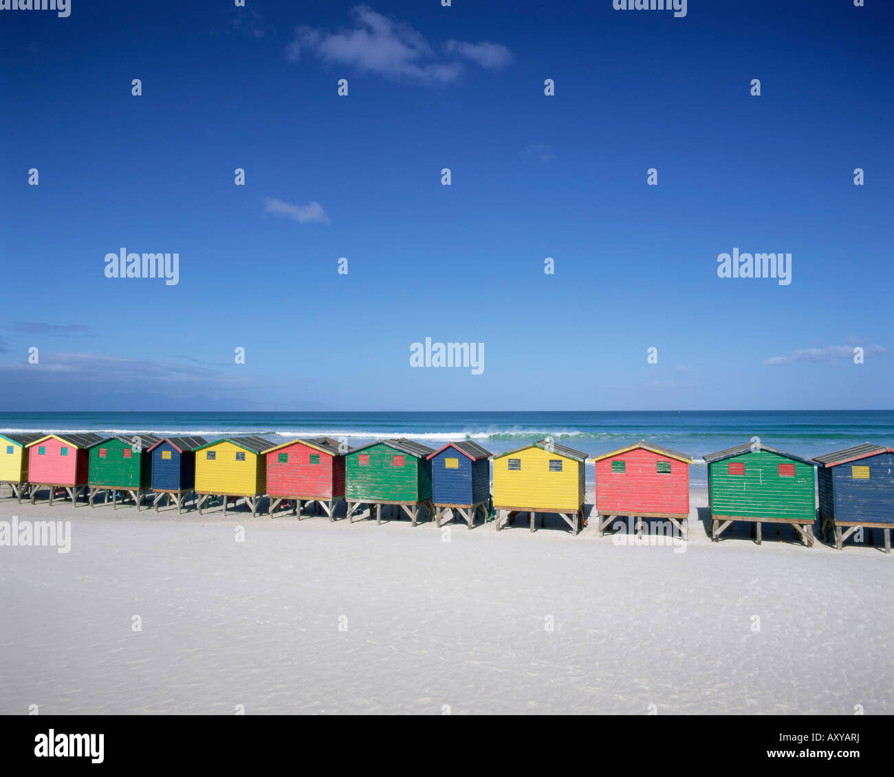 Farbenfrohe Strandhütten in Muizenberg, Kapstadt, Kap-Halbinsel, Südafrika, Afrika Stockfoto