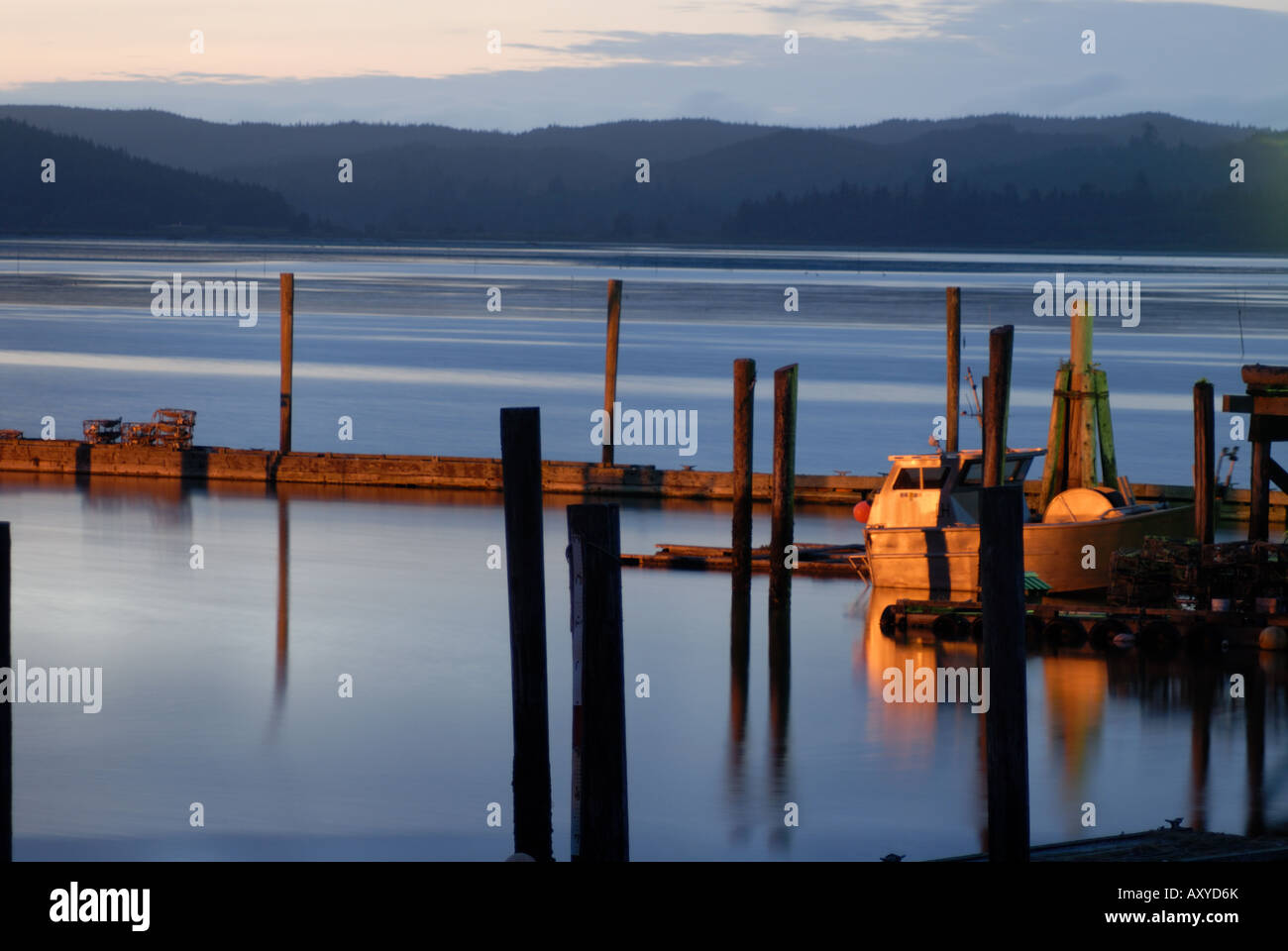 Krabben Sie-Töpfe auf dem Deck, Grayland Dock, Grays Harbor County, in der Nähe von Westport, Washington Küste, Washington State, USA, Nordamerika Stockfoto