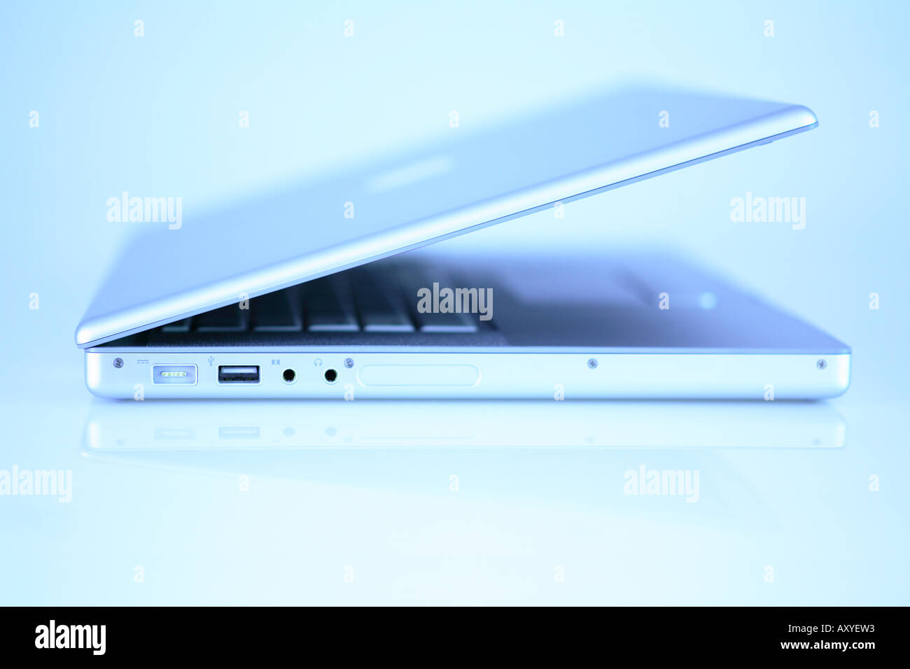 Gefaltete Laptop-Computer Stockfoto