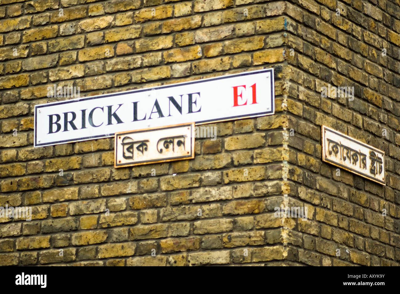 Brick Lane street anmelden Englisch und Bengali, London, Großbritannien Stockfoto