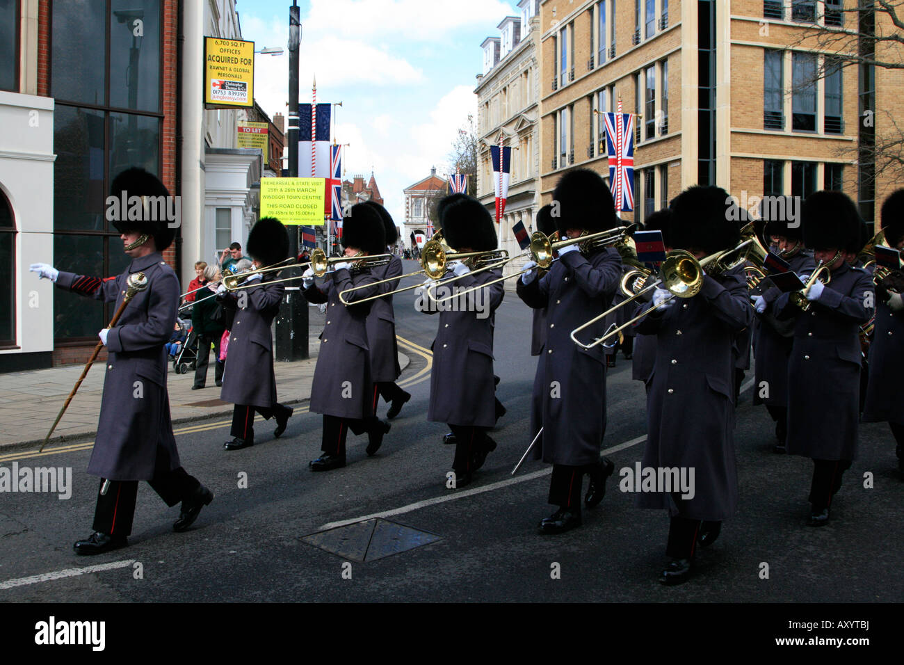 Windsor Castle Wechsel der Ehrenwache Marsch Royal Borough of Windsor und Maidenhead, Berkshire, England, UK, GB Stockfoto
