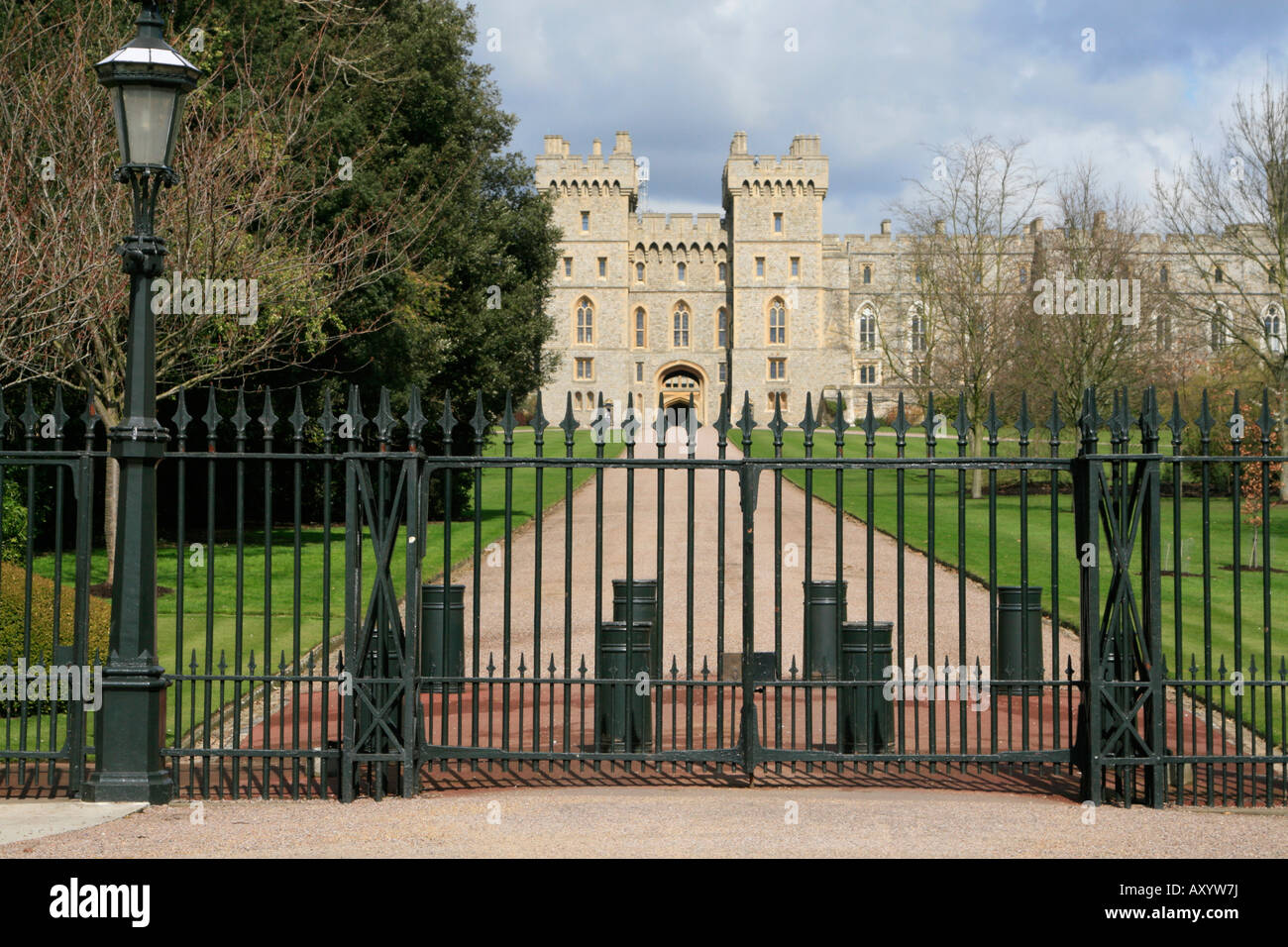 Sicherheit-Poller vor Windsor Castle Royal Borough of Windsor und Maidenhead, Berkshire, England, UK, GB Stockfoto