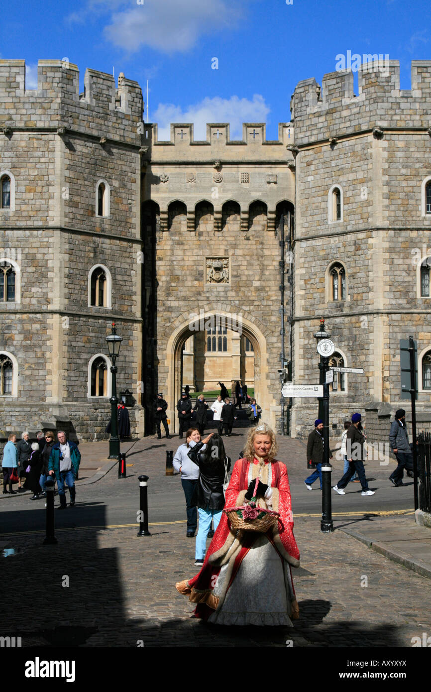 Dame im Periode Kostüm Windsor Castle Royal Borough of Windsor und Maidenhead, Berkshire, England, UK, GB Stockfoto