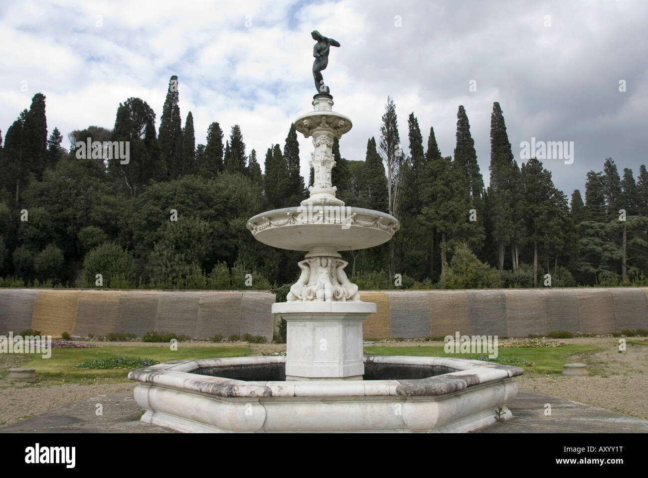 Brunnen Sie mit einer Kopie der Venus Florenz von Giambolognain die