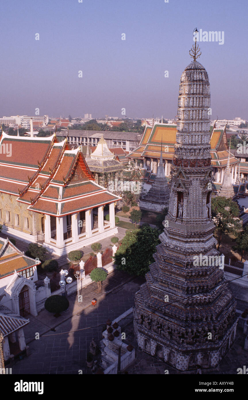 Bangkok, Tempel Wat Arun, Fassade Und Dachlandschaft Stockfoto