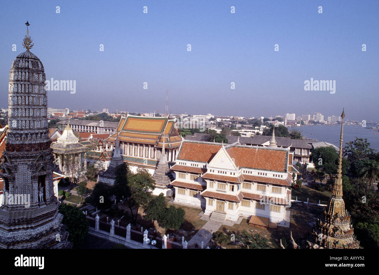 Bangkok, Tempel Wat Arun, Fassade Und Dachlandschaft Stockfoto