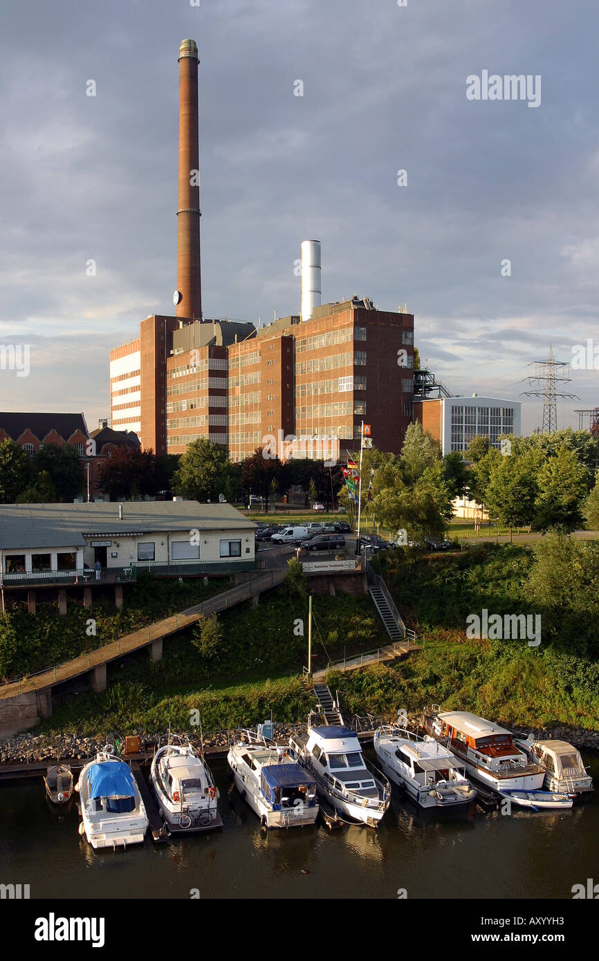 Blick auf den Bahnhof-Hafen und Thyssen-Werk Ruhrort, Deutschland, Nordrhein-Westfalen, Ruhrgebiet, Duisburg Stockfoto