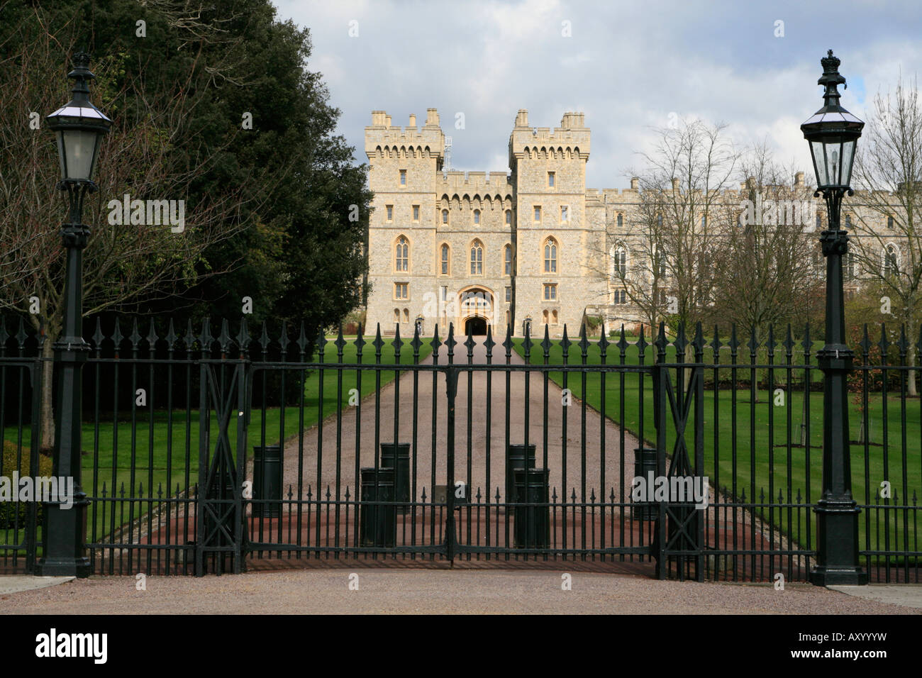 Sicherheit-Poller vor Windsor Castle Royal Borough of Windsor und Maidenhead, Berkshire, England, UK, GB Stockfoto