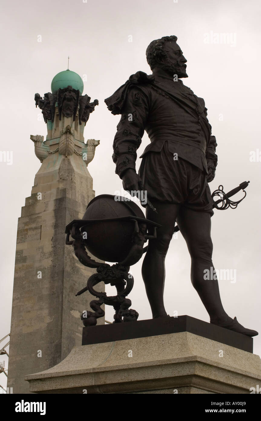 Erpel-Statue und Plymouth Marine Memorial Plymouth Hacke Devon England Stockfoto