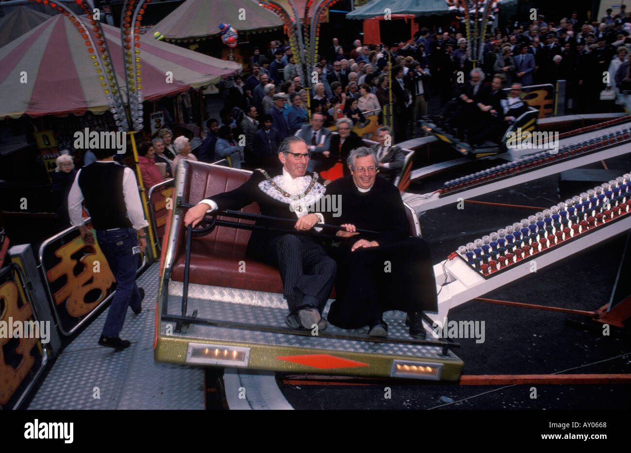 Nottingham Goose Fair 1980 s UK. Herr Bürgermeister von Nottingham & Vikar Eröffnung Fahrt nach dem Civic Eröffnung einer Messe Fahrt HOMER SYKES nehmen Stockfoto