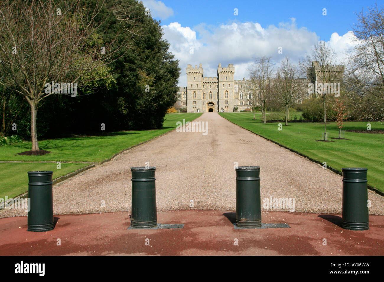 Sicherheit-Poller vor Windsor Castle Royal Borough of Windsor und Maidenhead, Berkshire, England, UK, GB Stockfoto