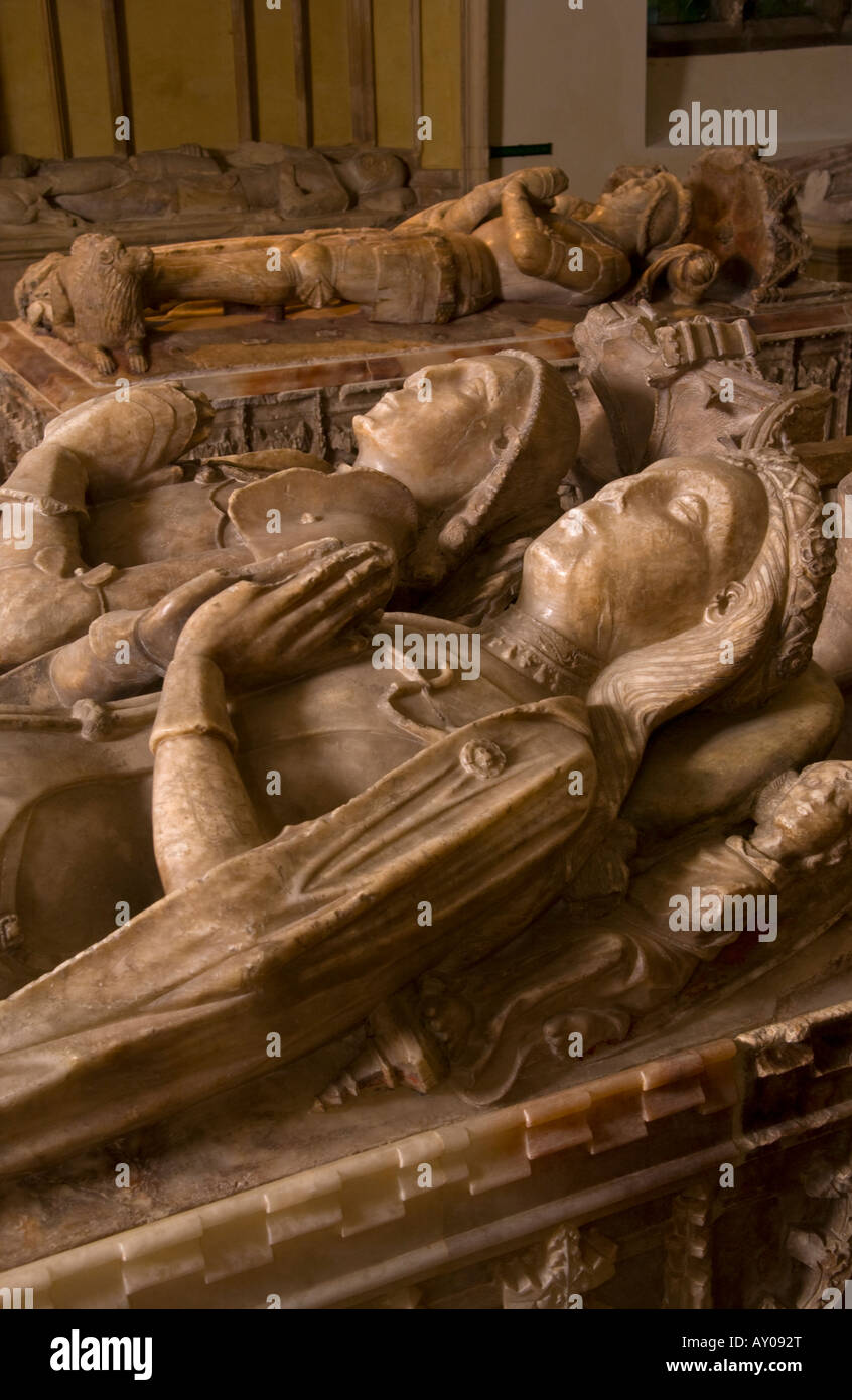 Grab von Sir Richard Herbert von Coldbrook und Margaret datiert 1469 in St Marys Priory Kirche Abergavenny South Wales UK EU Stockfoto Grab von Sir Richard Herbert von Coldbrook und Margaret datiert 1469 in St Marys Priory Kirche Abergavenny South Wales UK EU Stockfoto