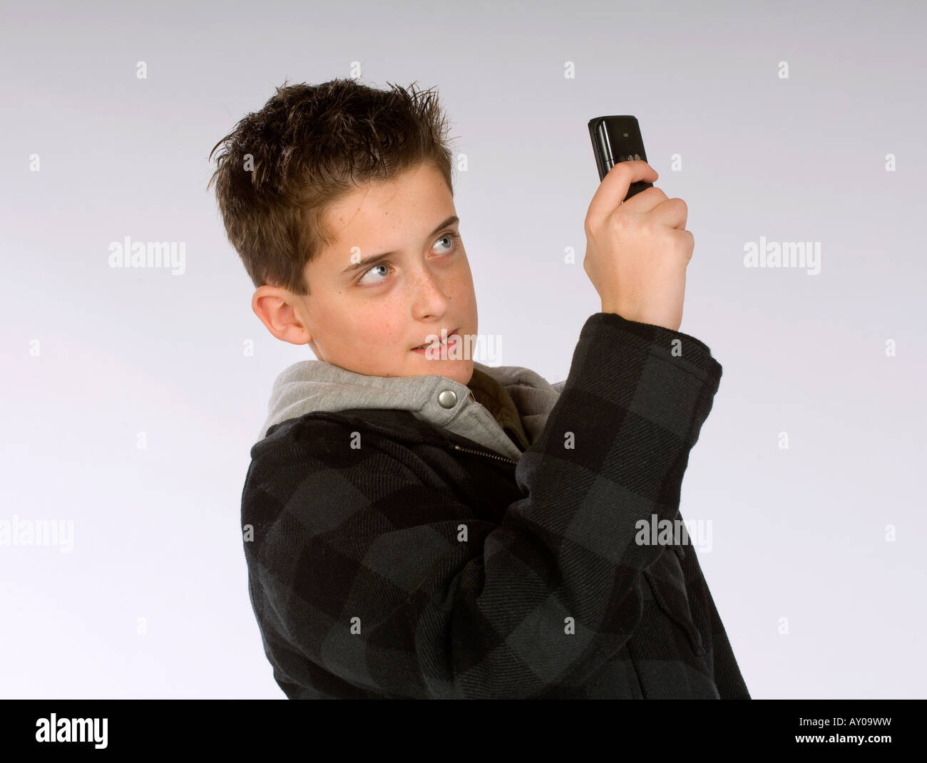 Ein Teenager mit Kamera-Handy um zu fotografieren. Bild von Jim Holden Stockfoto
