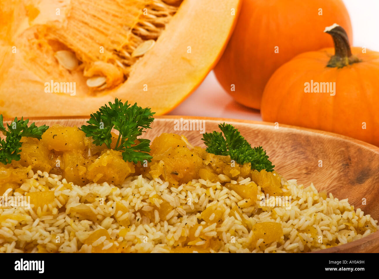 Kochen Sie mit Obst Kochen mit frischem essbarem Kürbis ein gesundes Essen oben von oben Nahaufnahmen Bilder Fotografie horizontal in den USA US Hi-res Stockfoto