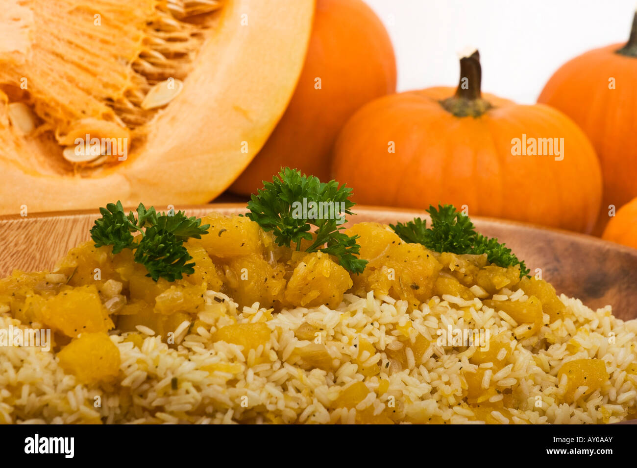Kochen Sie mit Obst Kochen mit frischem essbarem Kürbis ein gesundes Essen oben von oben Nahaufnahmen Bilder Fotografie horizontal in den USA US Hi-res Stockfoto
