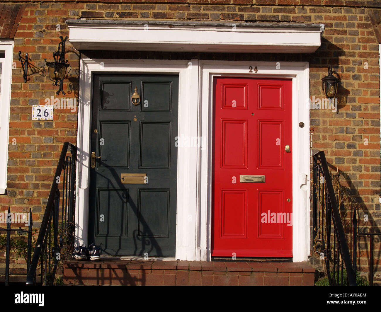 Vorderhaus Türen Weg grün rot Türsturz aus Holz Aylesford kent Stockfoto