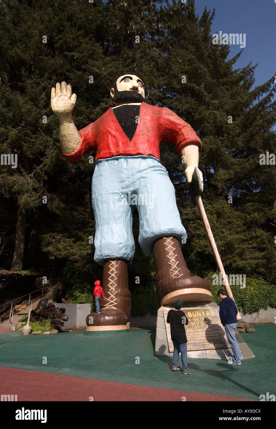 Eine große Statue von Paul Bunyan steht außerhalb der Bäume of Mystery in Klamath, Kalifornien am 27. März 2008. Stockfoto