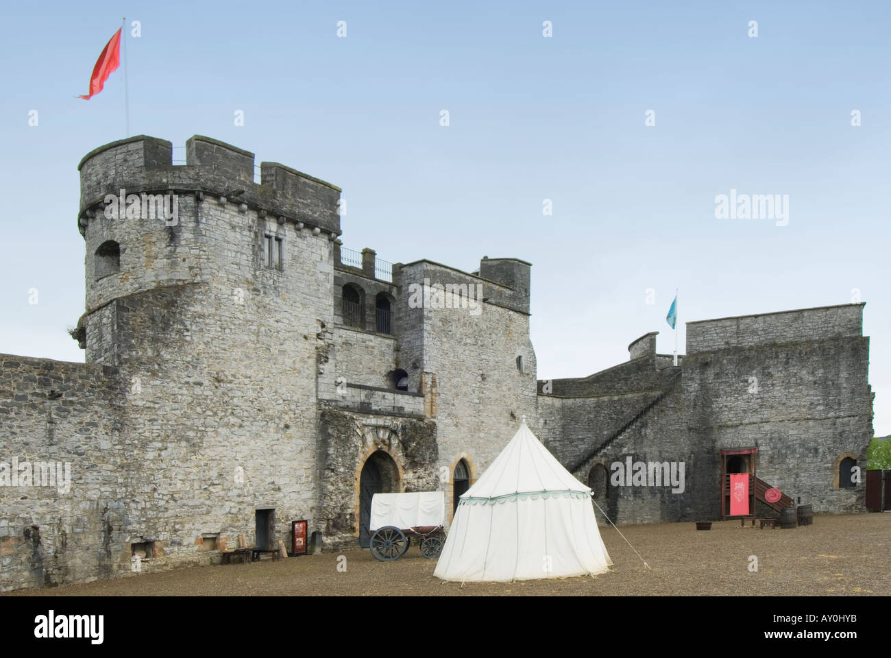 Irland County Limerick Limerick Stadt König Johns Schlosshof Stockfoto