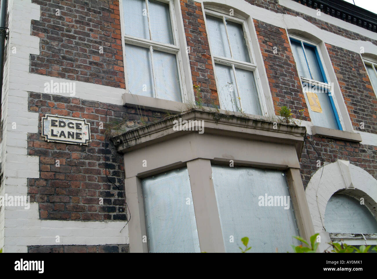 Menschenleer und Derelect Gebäude auf Edge Lane in Edge Hill Bezirk von Liverpool in Merseyside. Stockfoto