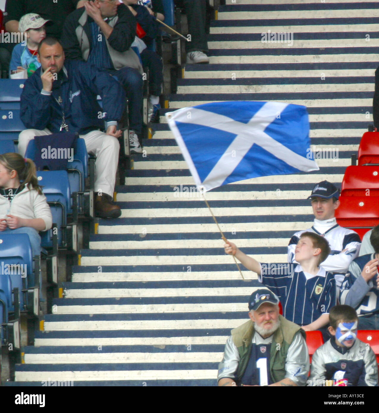 US-amerikanischer American-Football-Fan wehende Flagge schottische Andreaskreuz Stockfoto