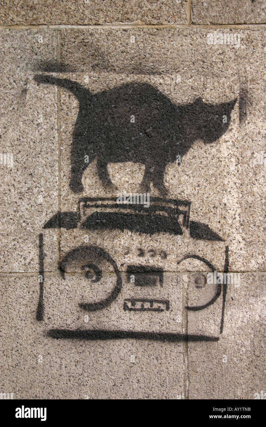 Schwarze Katze auf einem Stereo-Graffiti an der Wand Gateshead Tyne und tragen Vereinigtes Königreich Stockfoto