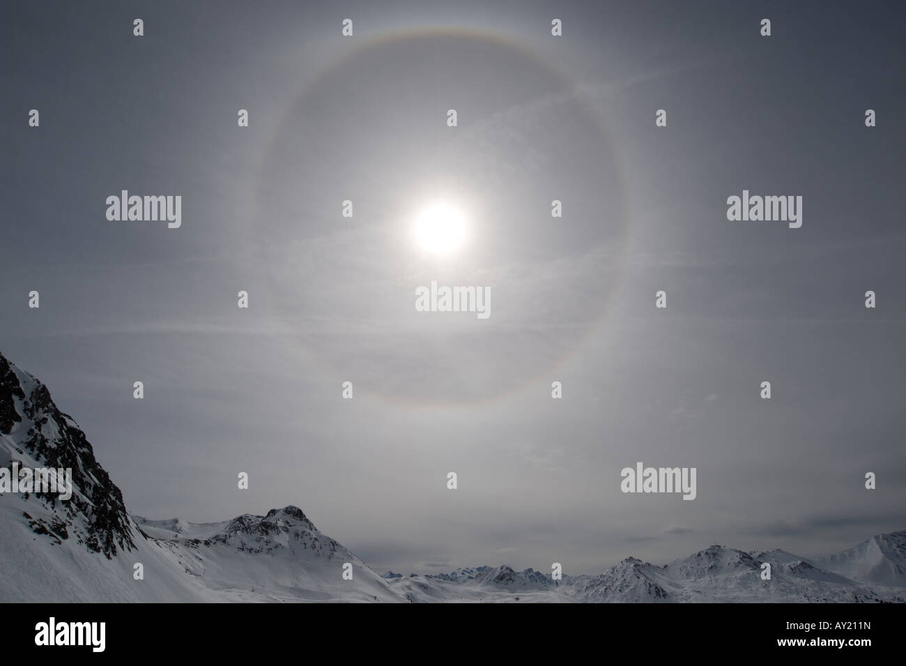 Solar Halo in den französischen Alpen Stockfoto