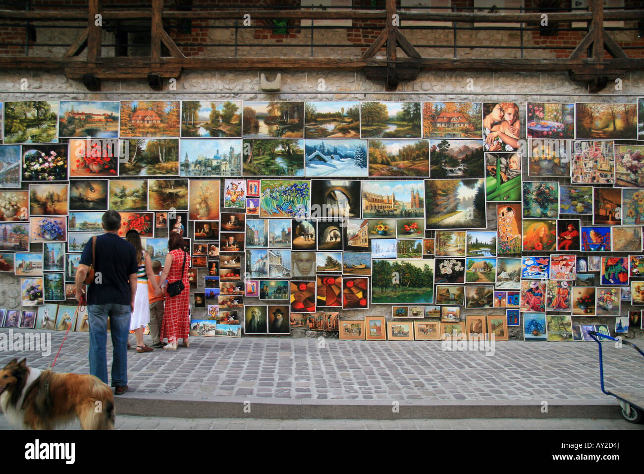 Kunstwerk zum Verkauf neben Florian Tor (Florianska Brama), Krakau, Polen. Stockfoto