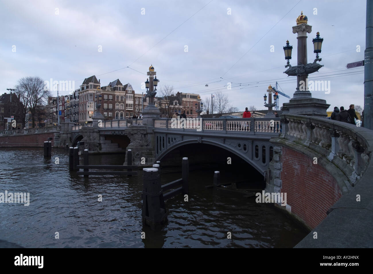 Brücke über den Fluss Amstel in Amsterdam Stockfoto