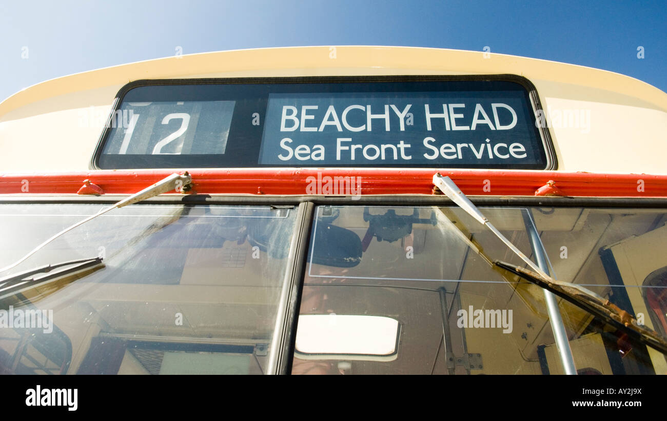 Bus Nr. 12 nach Beachy Head, Eastbourne Stockfoto