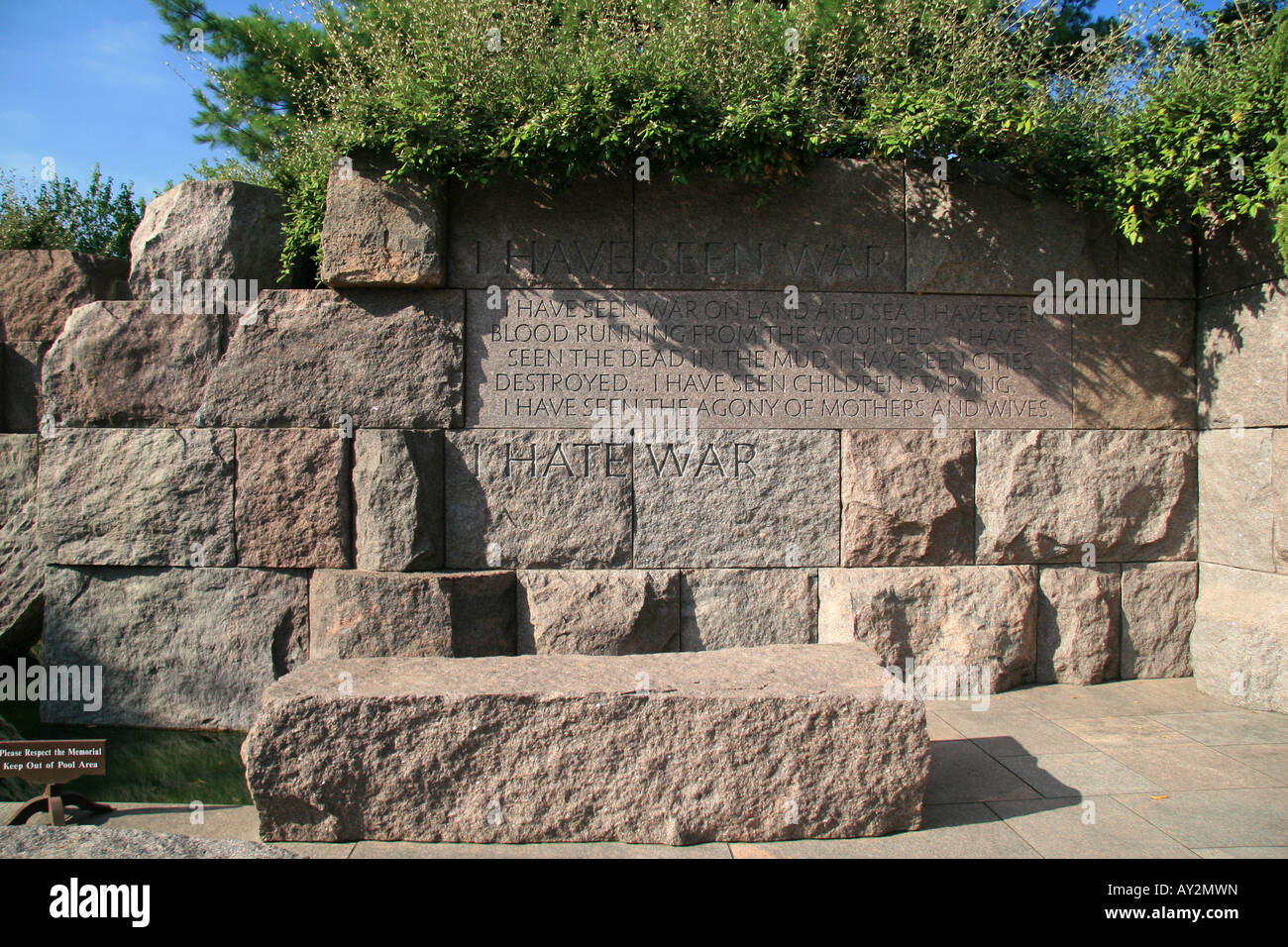 Eine gravierte Mauer an der Franklin Delano Roosevelt Memorial, Washington DC mit einem berühmten Zitat FDR. Stockfoto