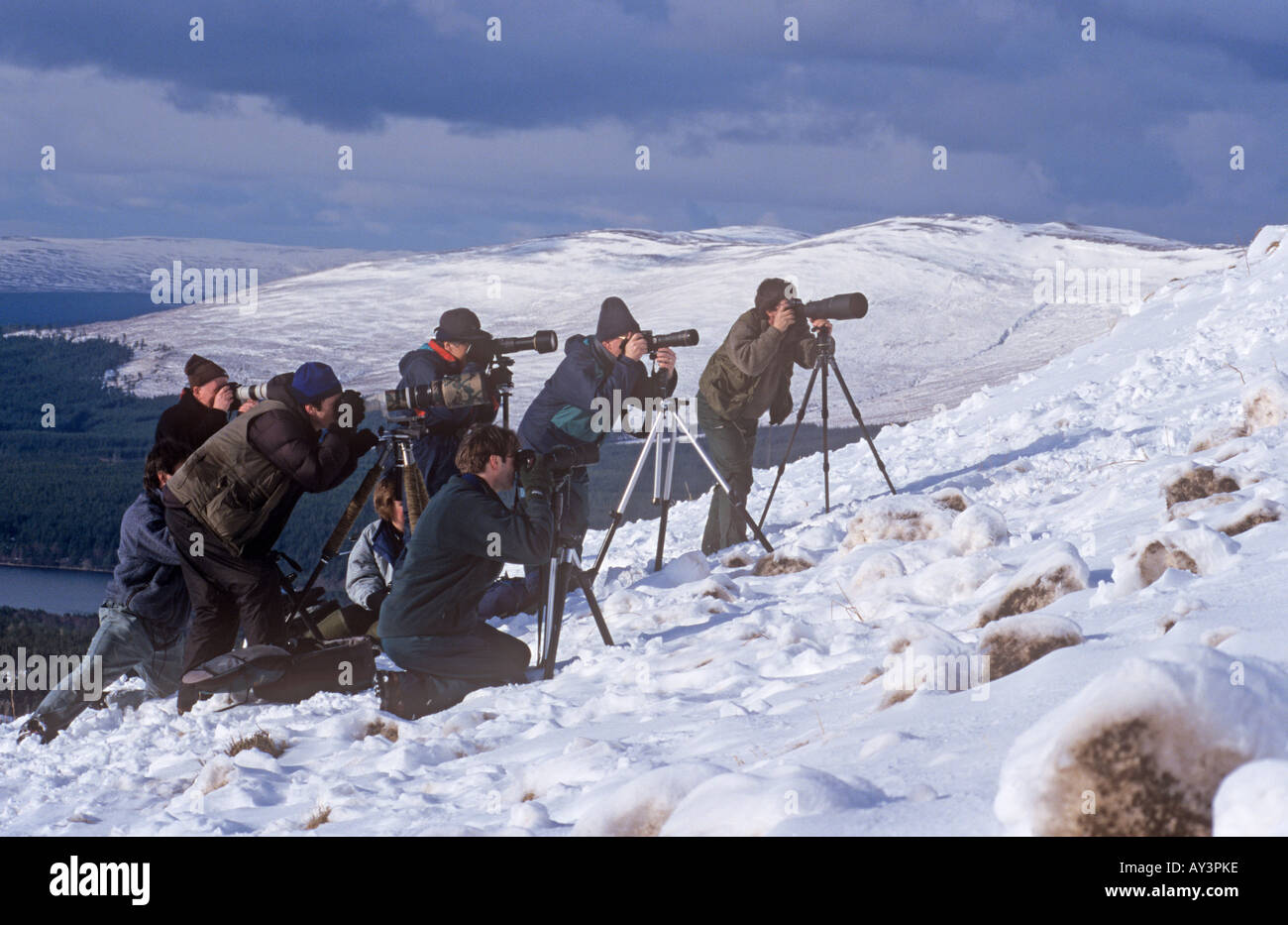 Fotografen im Schnee bedeckt Landschaft, Cairngorms, Highland, Schottland, Vereinigtes Königreich Stockfoto