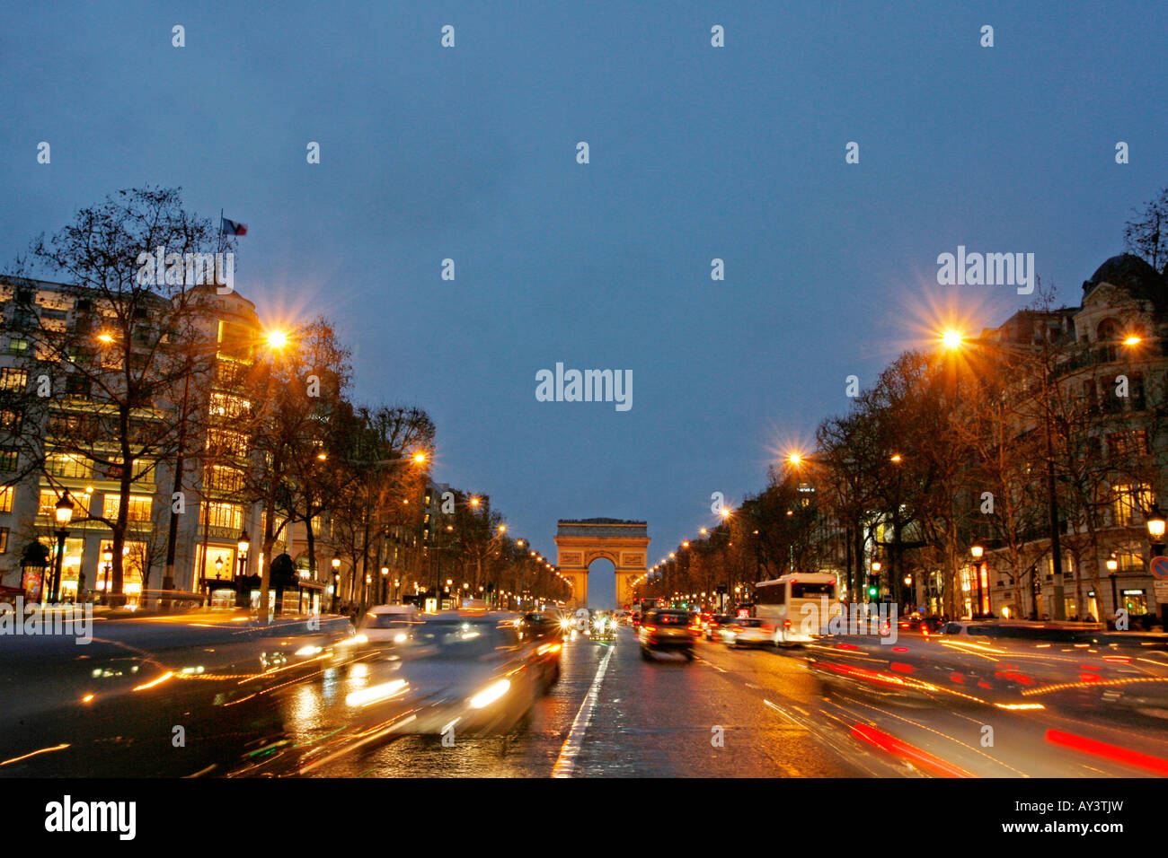 Arc de Triomphe und der Avenue des Champs Élysées Paris France Stockfoto
