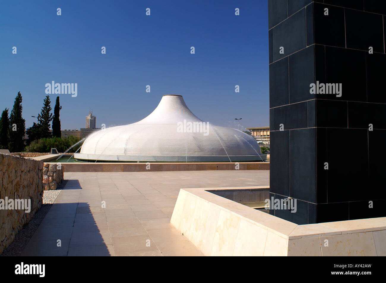 Jerusalem-Israel der Schrein des Buches im Israel Museum konzentriert sich auf die Schriftrollen vom Toten Meer und anderen alten Schriften Stockfoto