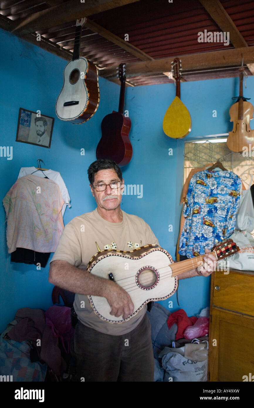 Gitarre-Maker und Barber Esteli-Nicaragua Stockfoto