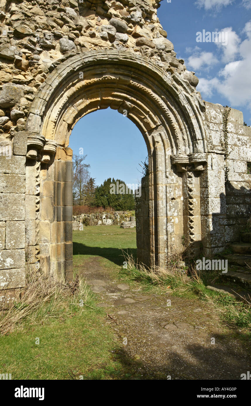 Jervaulx Abbey: die Süd-West-Eingang der Kirche. Stockfoto