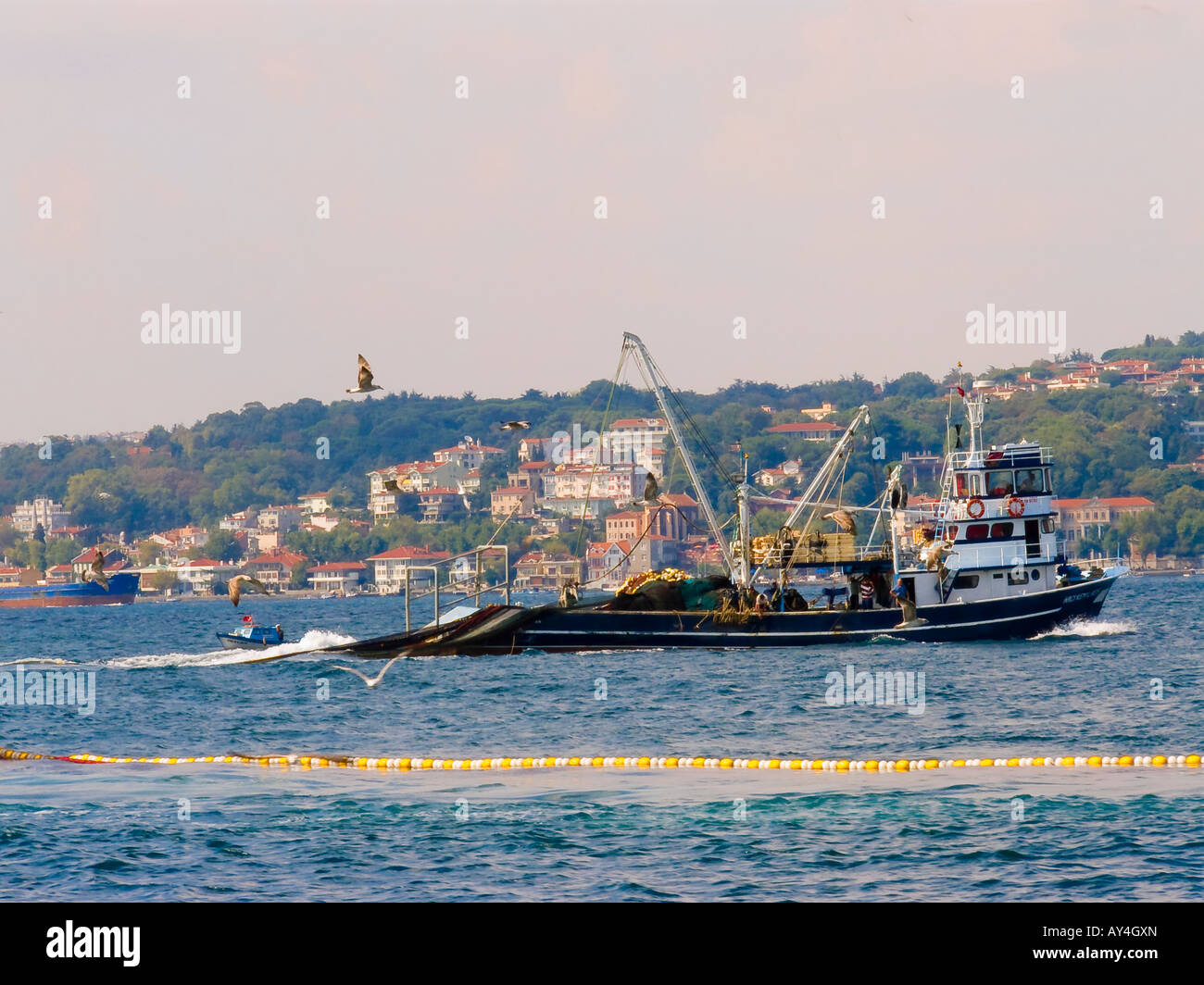 Angeln im Meer der Bosporus-Istanbul-Türkei Stockfoto