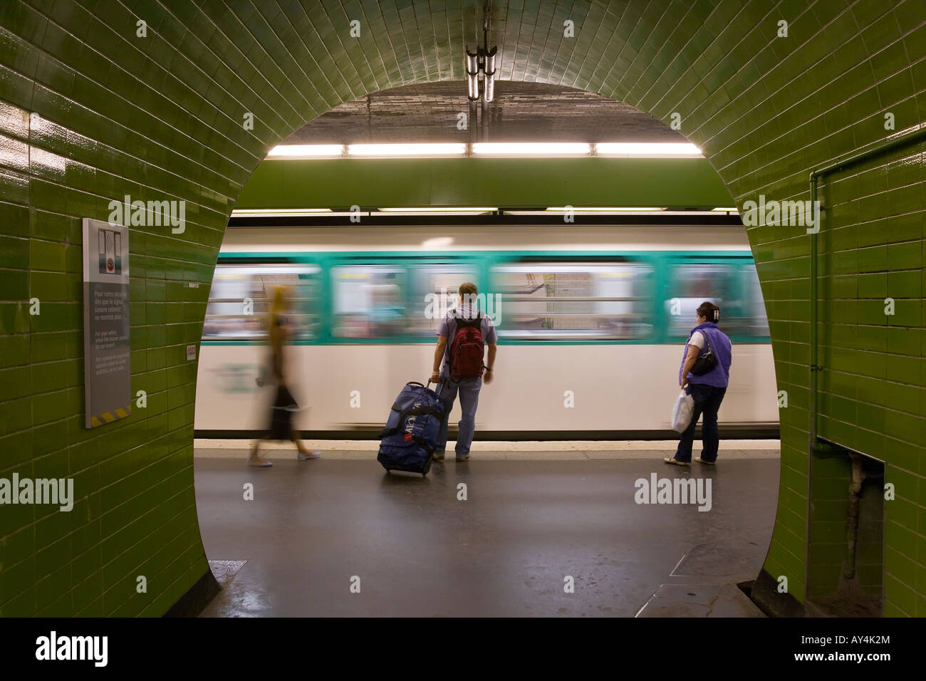 Tunnel in Paris Metro Station, Paris, Frankreich, Europa Stockfoto