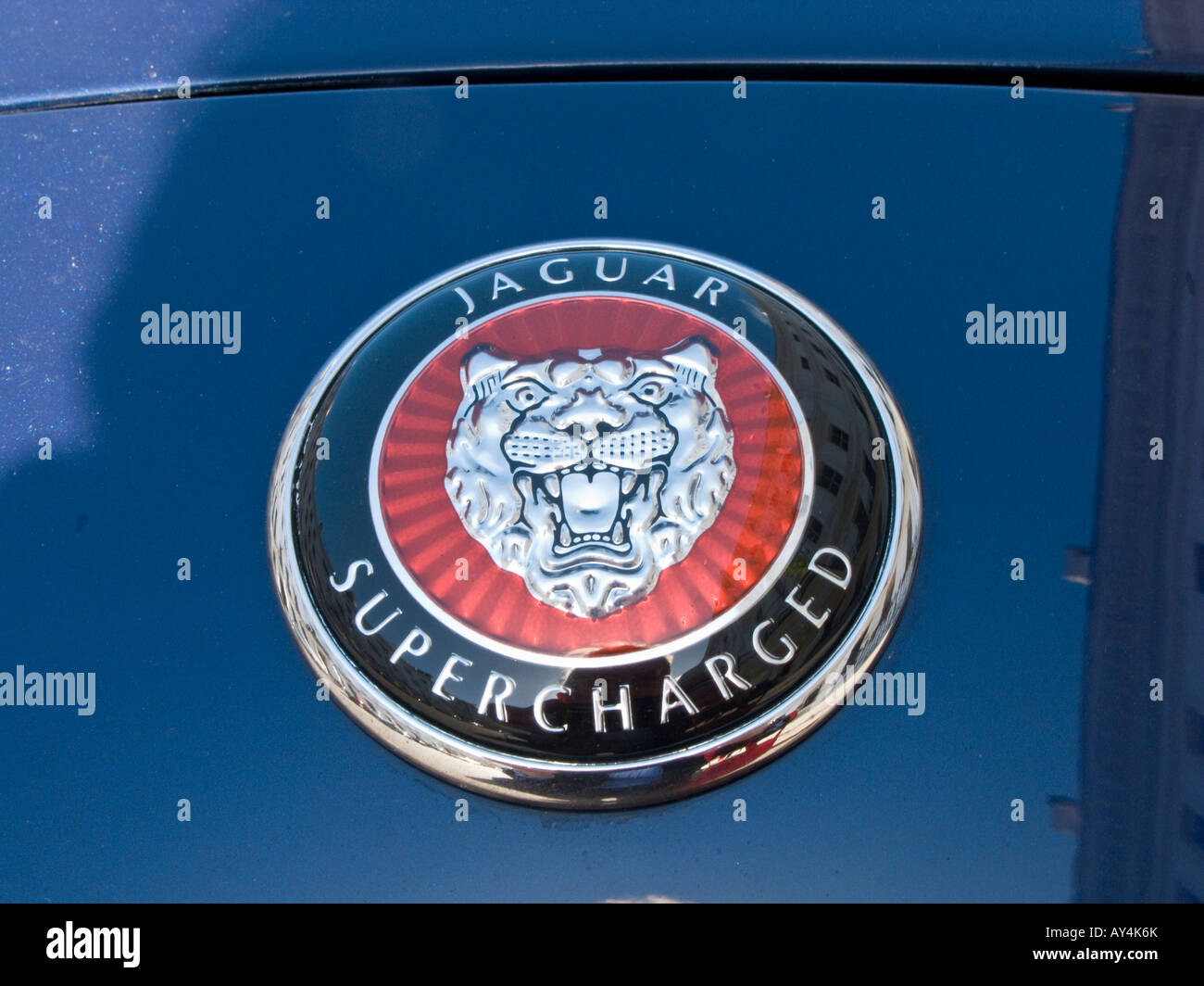 Jaguar XKR, Ansicht von vorne Abzeichen Stockfoto