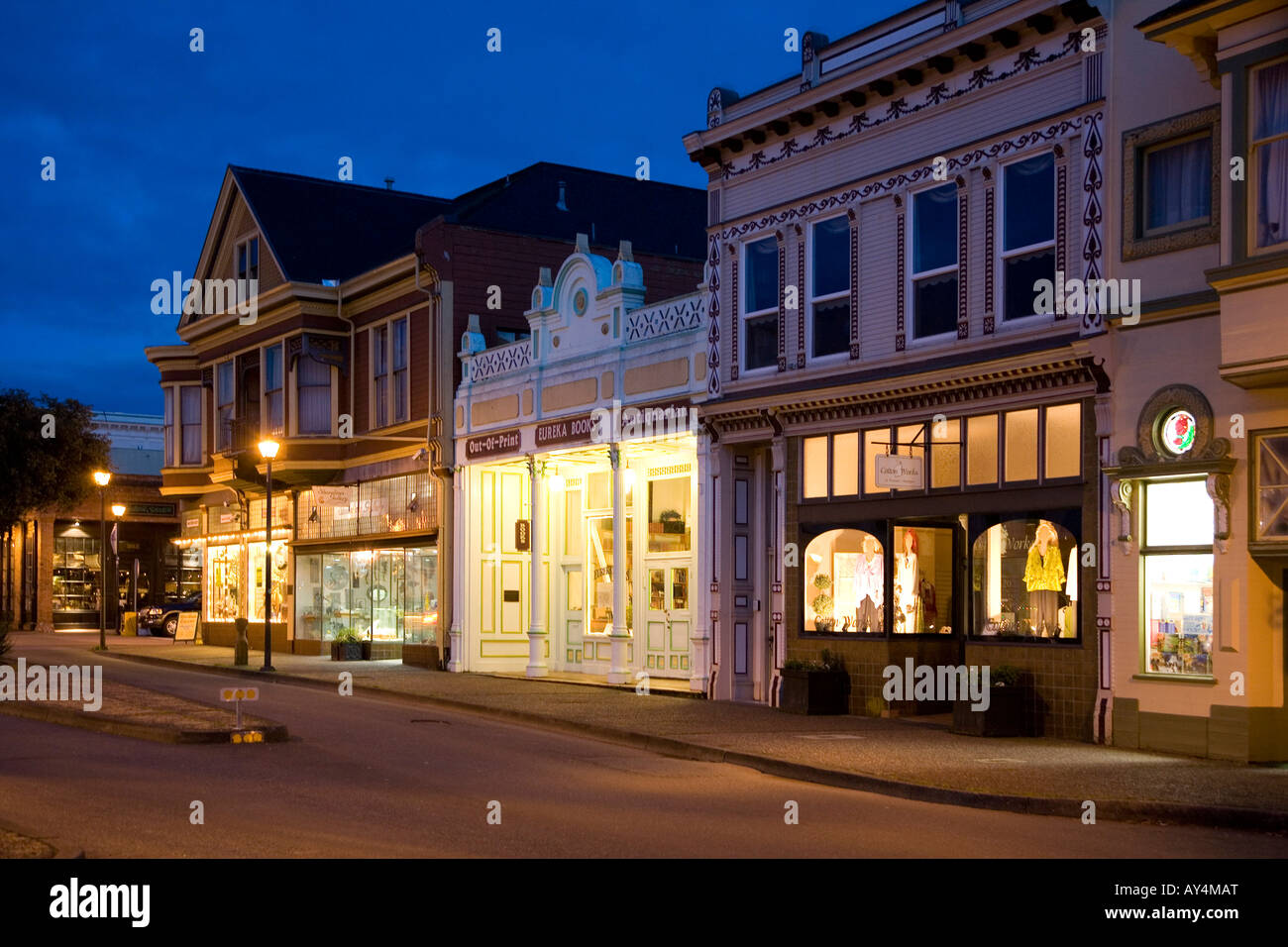 Reihe von Geschäften in der historischen Innenstadt von Eureka Stockfoto