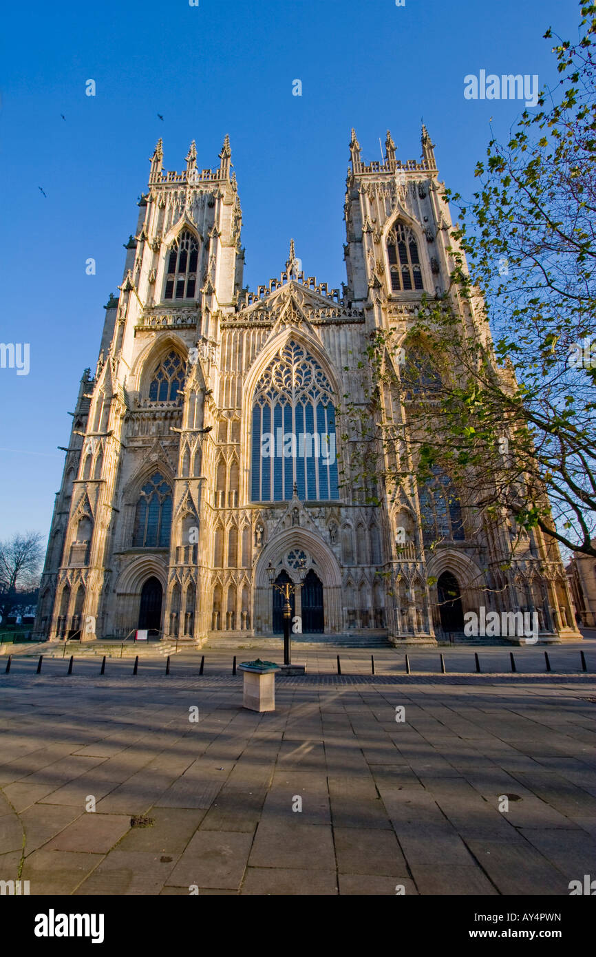 Der äußere Westfront des York Minster in York North Yorkshire England Stockfoto