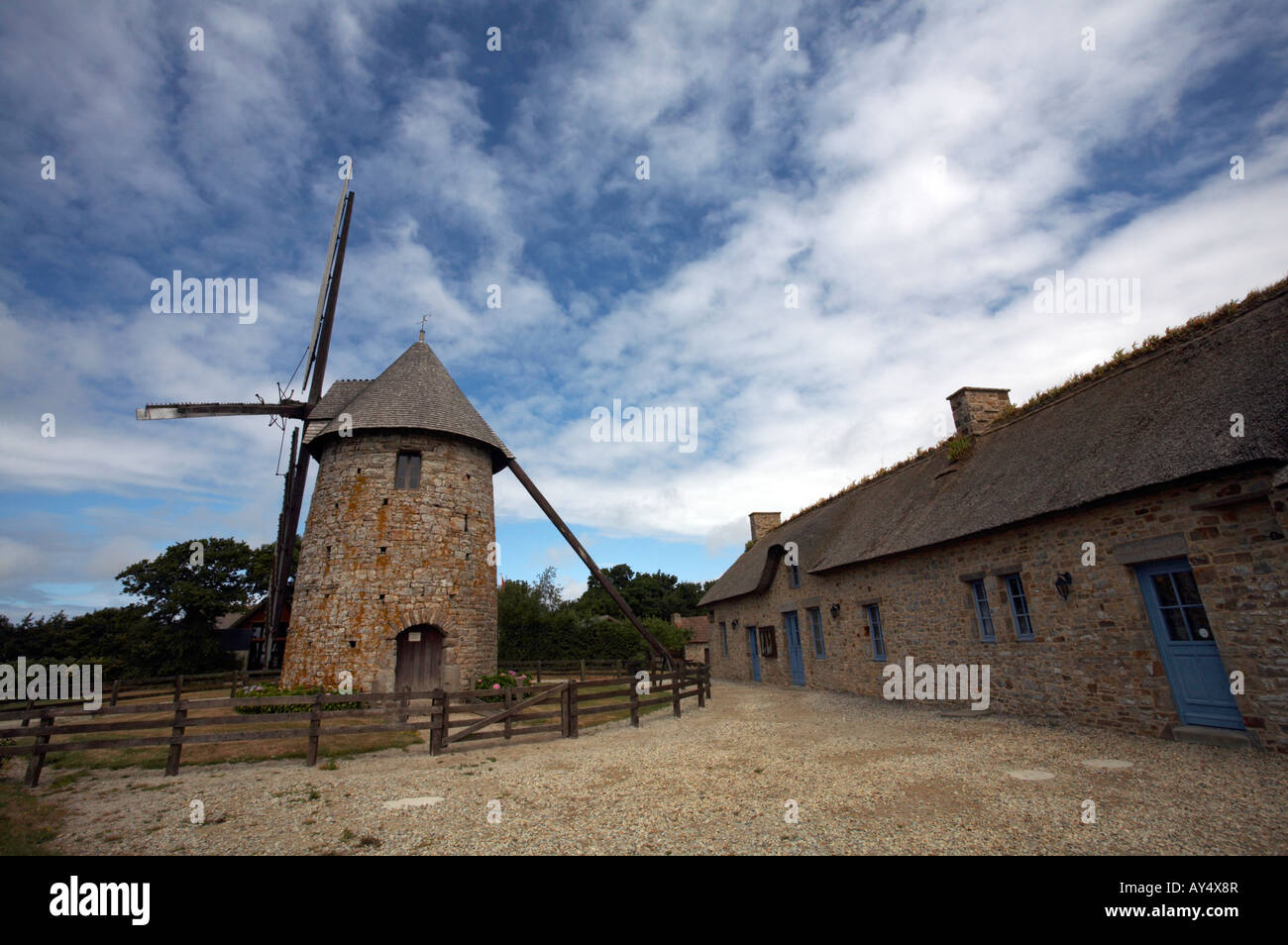 Windmühle von Cotentin (Le Moulin eine Entlüftungsöffnung fällig Cotentin), Fierville-Les-Mines, Normandie, Frankreich Stockfoto