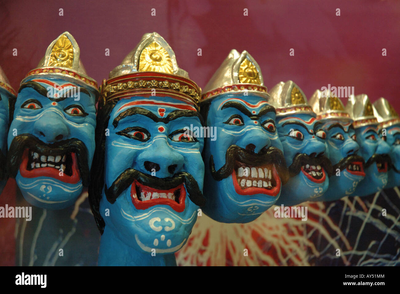 Ravan, der unter der Leitung von zehn Dämon der Hindu-Mythologie Stockfoto