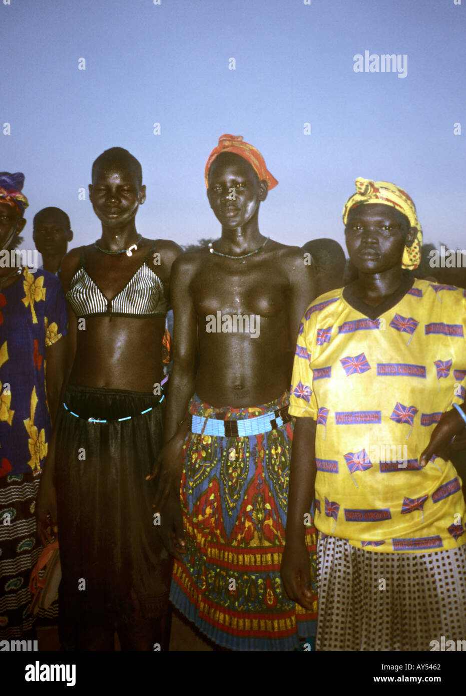 Dinka junge Frauen im südlichen Sudan, Afrika Stockfotografie - Alamy