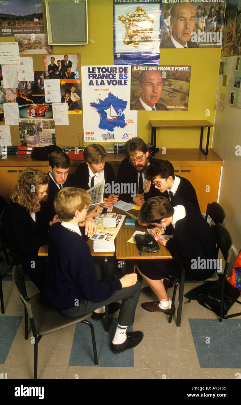 Umfassende Sekundarschule 1990er UK. Lehrer und Schüler Jungen und Mädchen Vorbereitung für die GCSE Französisch Sprachprüfungen Sheffield Yorkshire 1990. Stockfoto